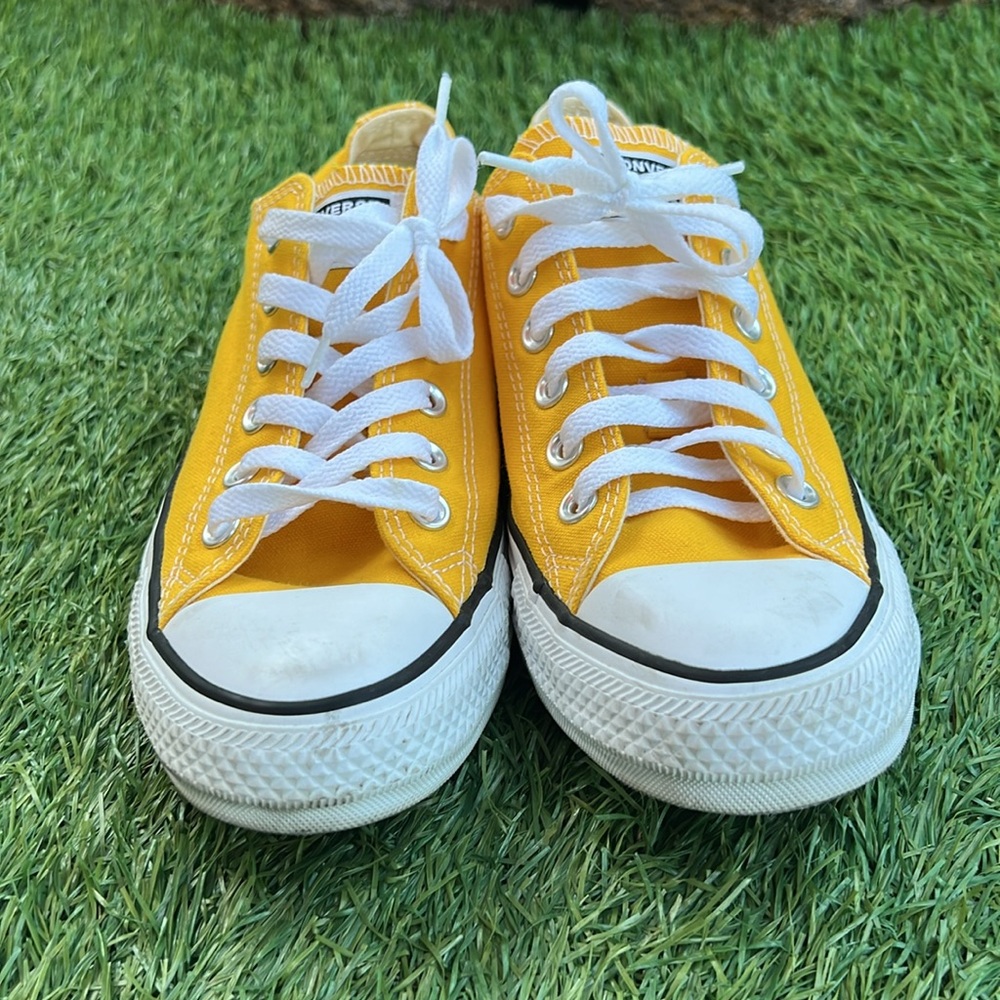 Chuck Taylor All Star Canvas Low-Top - Picture 2 of 9